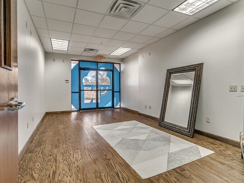 More Photos Of 9802 N Morgan Rd, Yukon Office For Sale