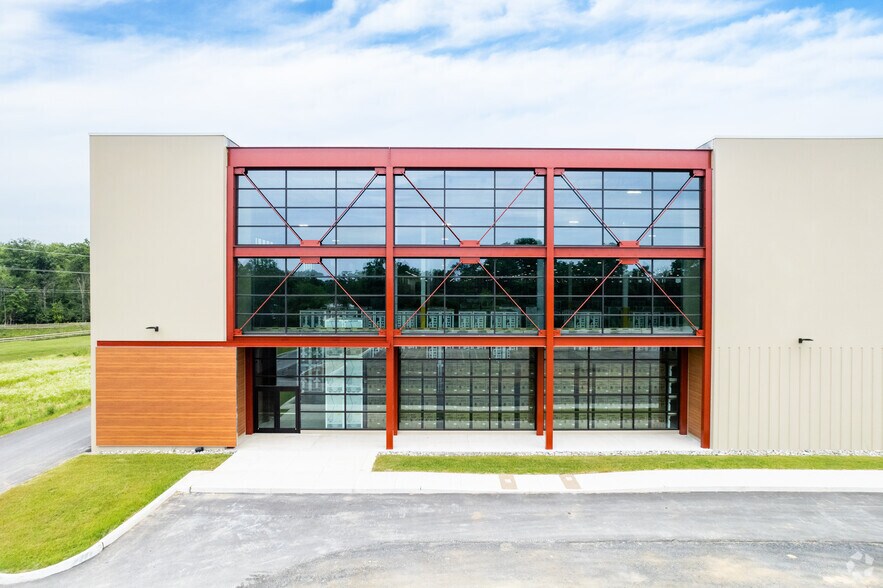 More Photos Of 150 Cesanek Rd, Northampton Distribution For Lease