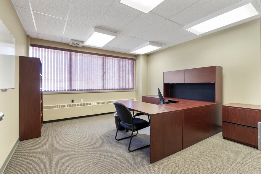 More Photos Of 5516 Industrial Rd, Rocky Rapids Office For Lease