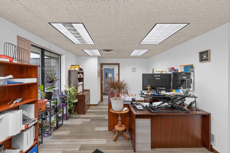More Photos Of 1000 Sako Ct, Elkhart Warehouse For Lease