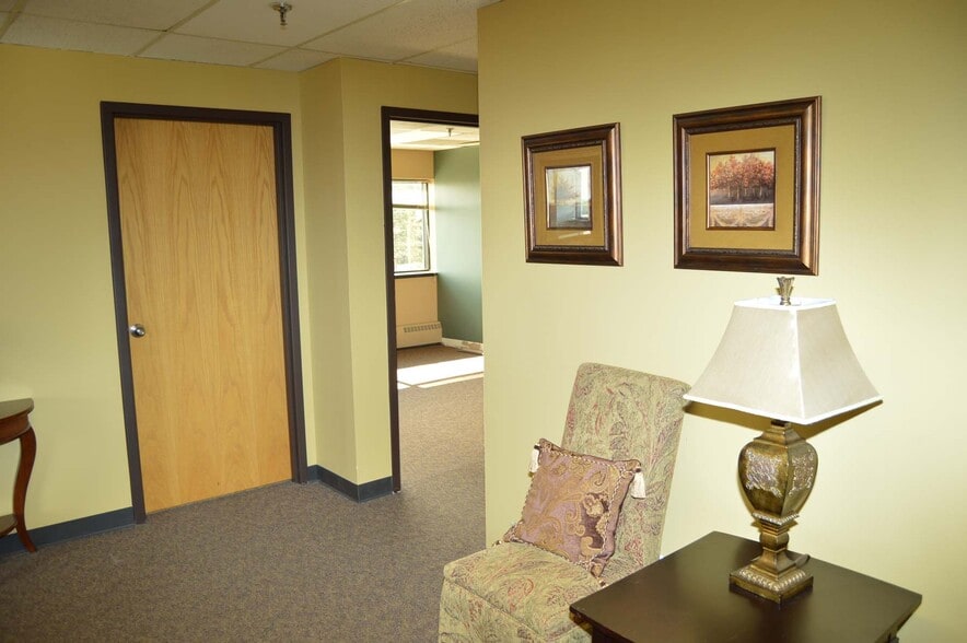 More Photos Of 2922-2942 Evergreen Pky, Evergreen Office For Sale