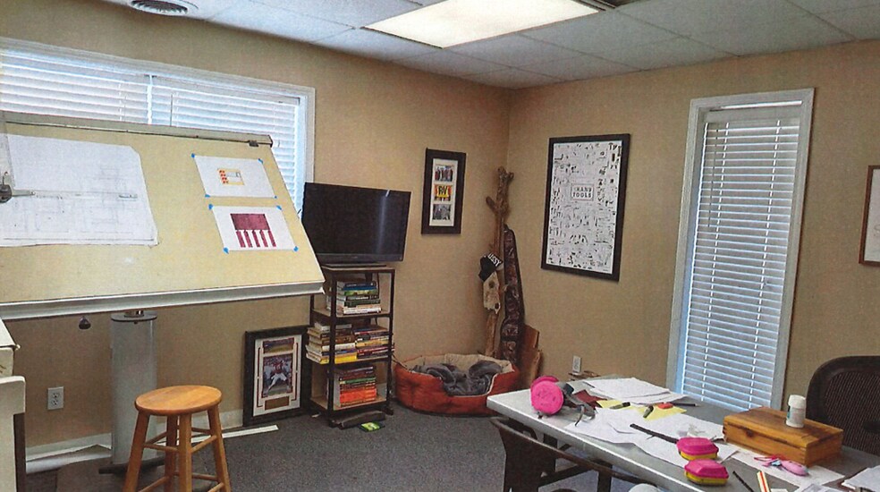 More Photos Of 2024 E McDaniel St, Springfield Service For Lease