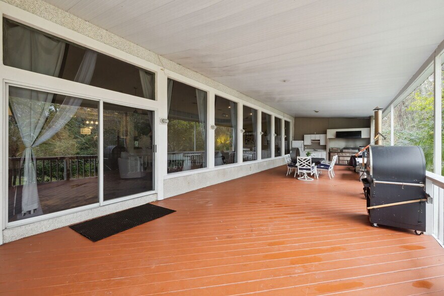 More Photos Of 8463 Beach Blvd, Jacksonville Freestanding For Lease