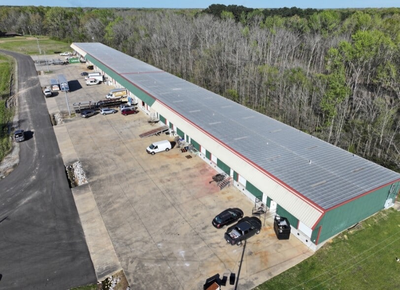 More Photos Of 644 Church Rd, Madison Warehouse For Lease