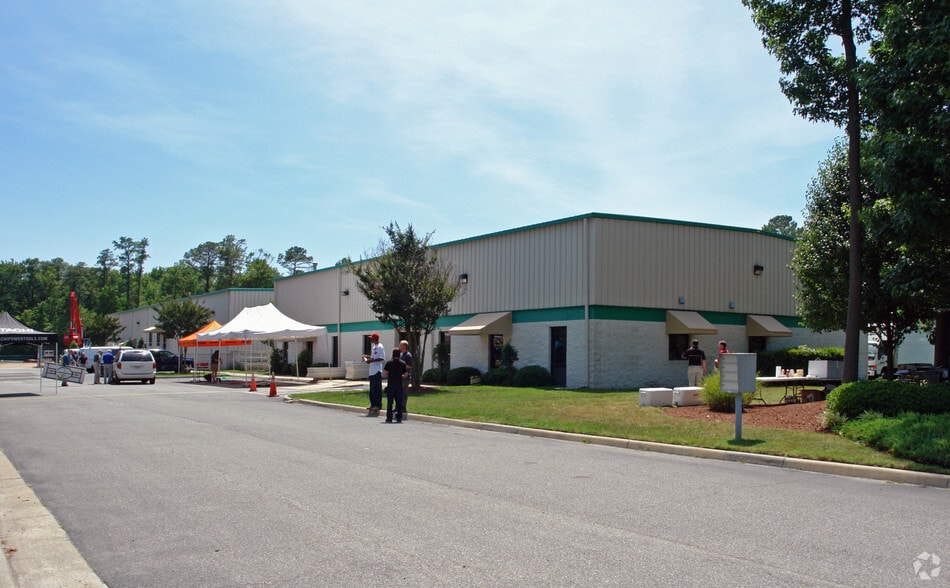 More Photos Of 916-920 Cavalier Blvd, Chesapeake Light Distribution For Lease