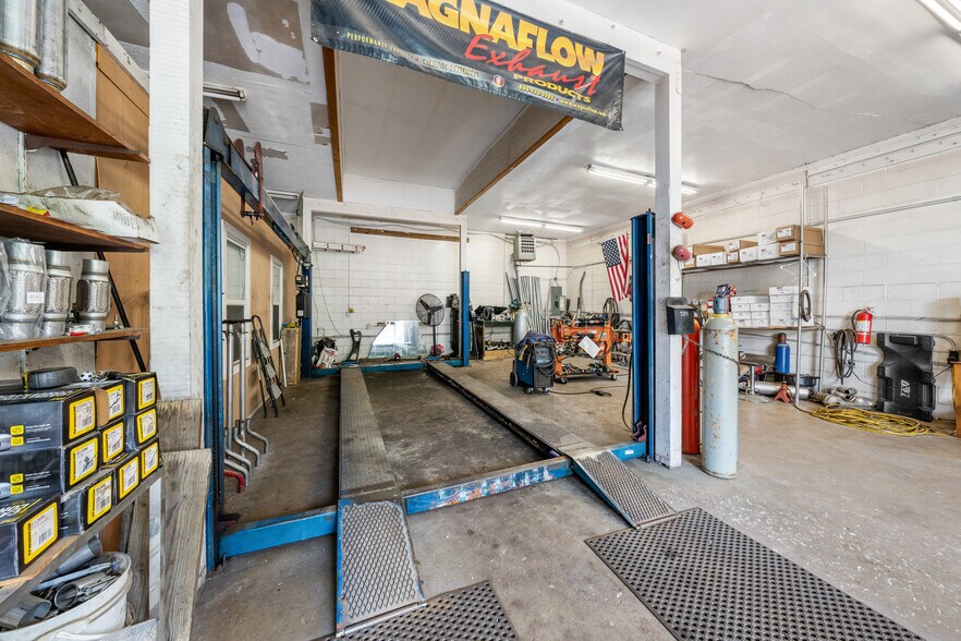 More Photos Of 921 Midway Ave, Durham Auto Repair For Sale