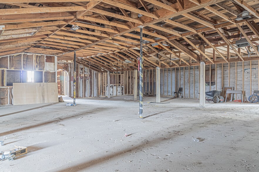 More Photos Of 7218 FM 1346, San Antonio Light Distribution For Sale