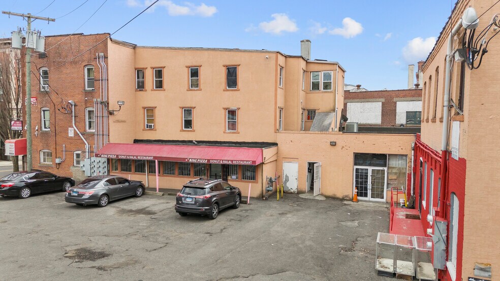 More Photos Of 33 Willow St, Waterbury Apartments For Sale