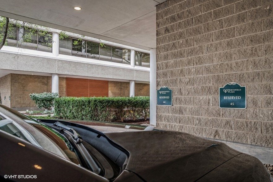 More Photos Of Northfield Plz, Northfield Office For Lease