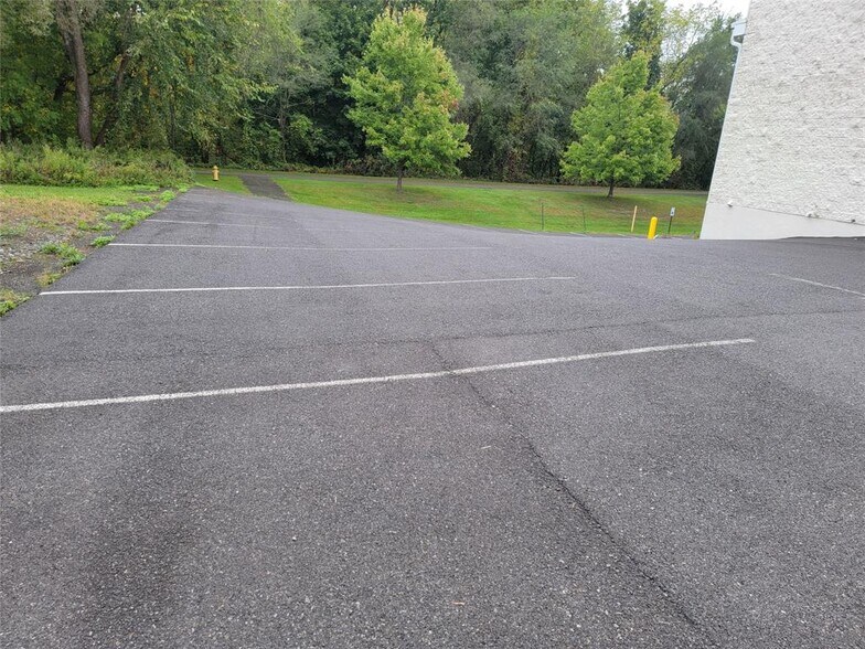 More Photos Of 1805 Vestal Pky E, Vestal Township Freestanding For Lease