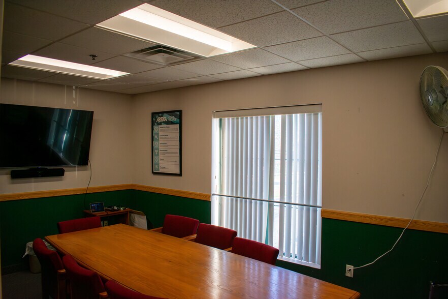More Photos Of 4 Manley St, West Bridgewater Warehouse For Lease