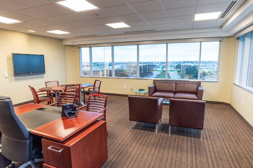 More Photos Of 1600 N Redbud Blvd, McKinney Office For Sale