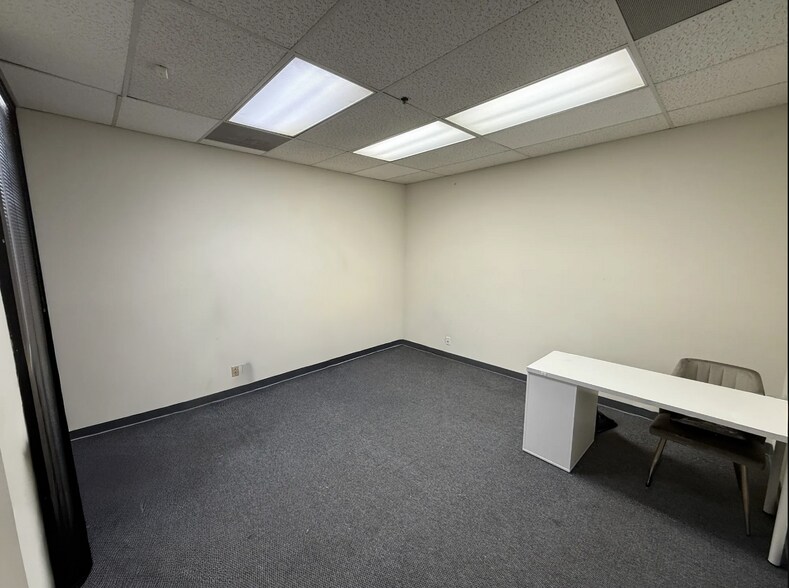 More Photos Of 4053 Calle Tesoro, Camarillo Warehouse For Lease