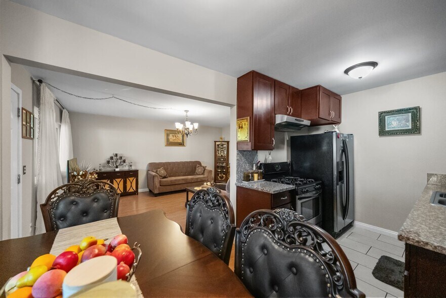 More Photos Of 6661 Wilkinson Ave, North Hollywood Apartments For Sale