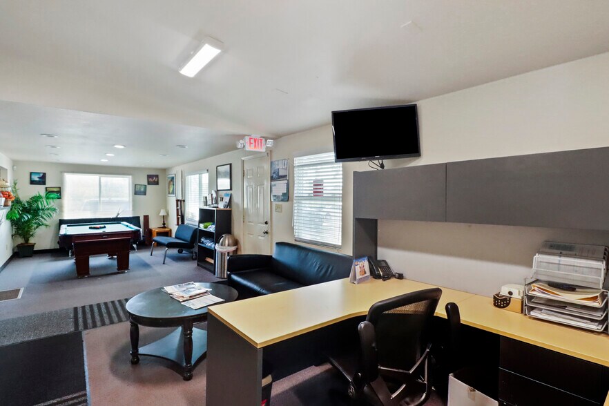 More Photos Of 8989 Elder Creek Rd, Sacramento Contractor Storage Yard For Sale