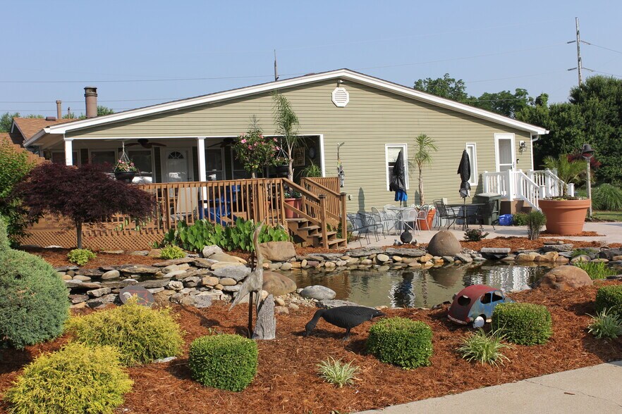 More Photos Of 3935 Blanton Ln, Louisville Garden Center For Sale