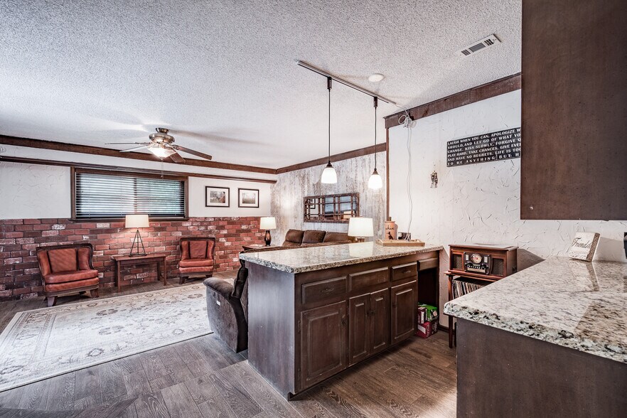 More Photos Of 16410 FM 1485 Rd, Conroe Veterinarian Kennel For Sale