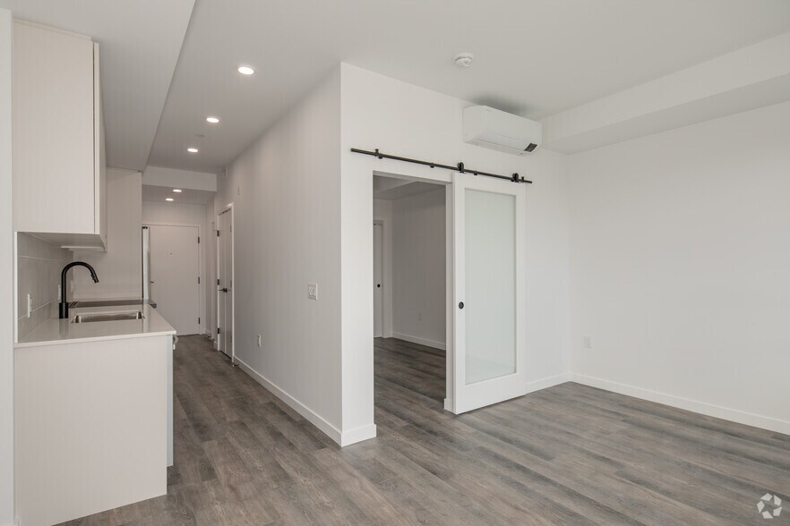 More Photos Of 325 Royal Commons, Victoria Apartments For Lease