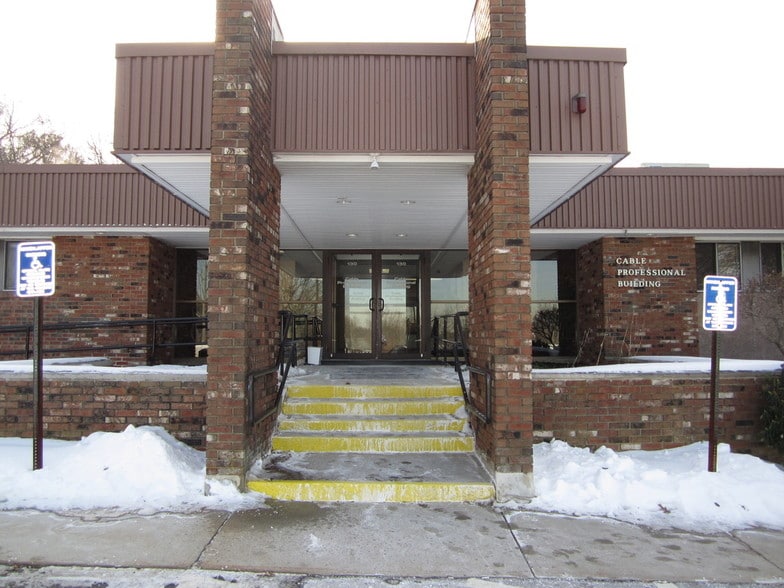 Primary Photo Of 130 County Rd, Ipswich Office For Lease