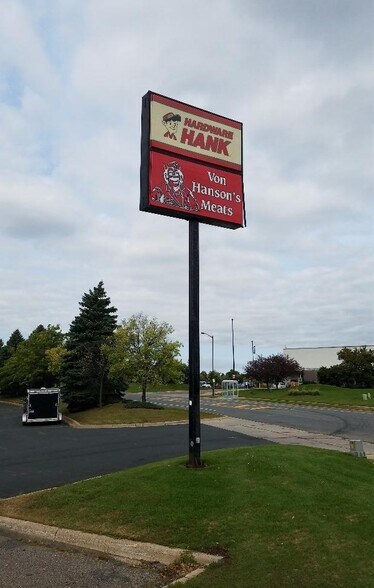 More Photos Of 1320 Duckwood Dr, Eagan Freestanding For Lease