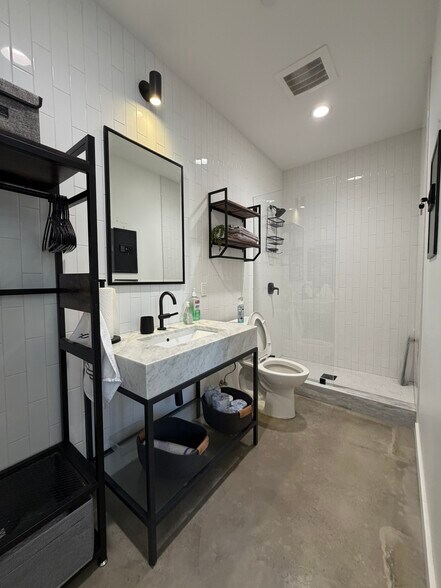More Photos Of 442 S Raymond Ave, Pasadena Office For Sale
