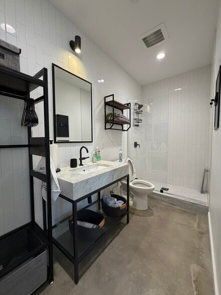 More Photos Of 450 S Raymond Ave, Pasadena Warehouse For Sale