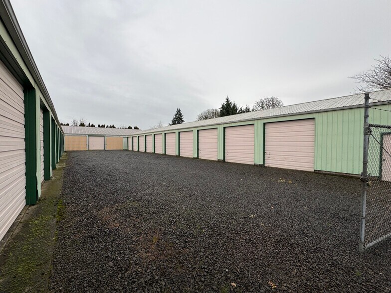 More Photos Of 240 SE 10th St, Dundee Self Storage For Sale