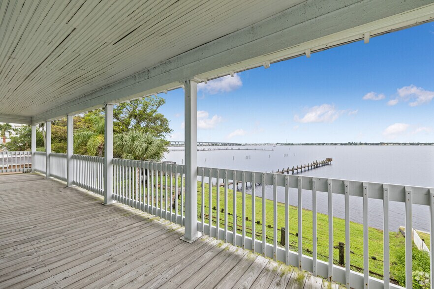 More Photos Of 15 SE Seminole St, Stuart Multifamily For Sale