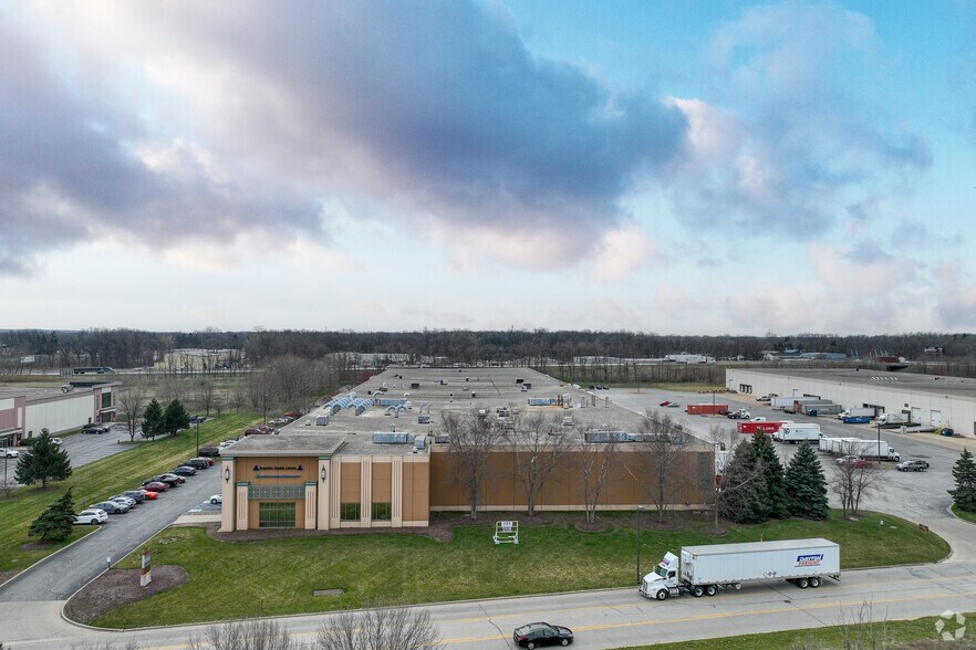 More Photos Of 6575 Daniel Burnham Dr, Portage Warehouse For Lease