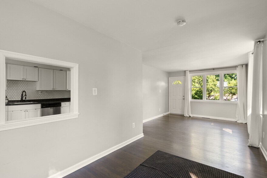 More Photos Of 17423 Wilson St, Dumfries Multifamily For Sale