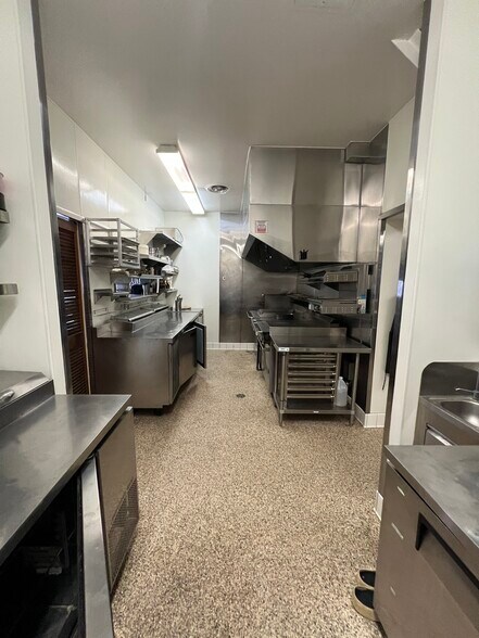 More Photos Of 1200 E 5th St, Los Angeles Restaurant For Lease