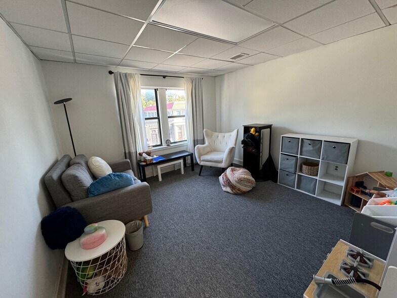 More Photos Of 1509-1511 Westport Rd, Kansas City Freestanding For Sale
