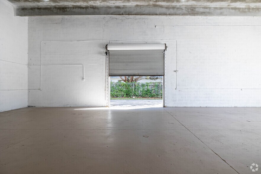 More Photos Of 14315 SW 139th Ct, Miami Warehouse For Lease