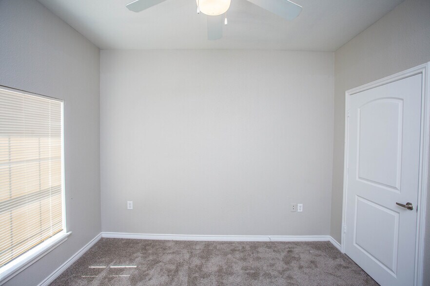 More Photos Of 2627 Oak Dr, Lubbock Apartments For Sale