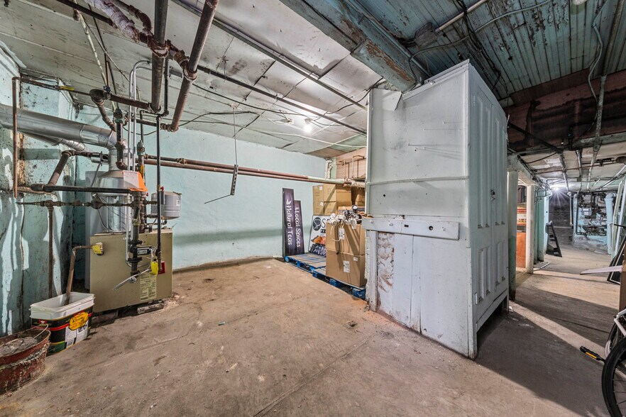 More Photos Of 6930 Myrtle Ave, Glendale General Retail For Sale