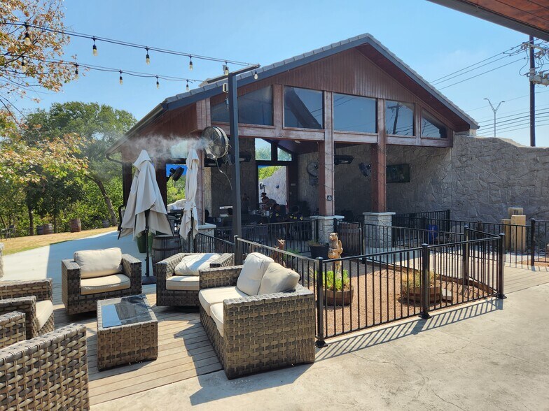 More Photos Of 4000 E Palm Valley Blvd, Round Rock Restaurant For Sale