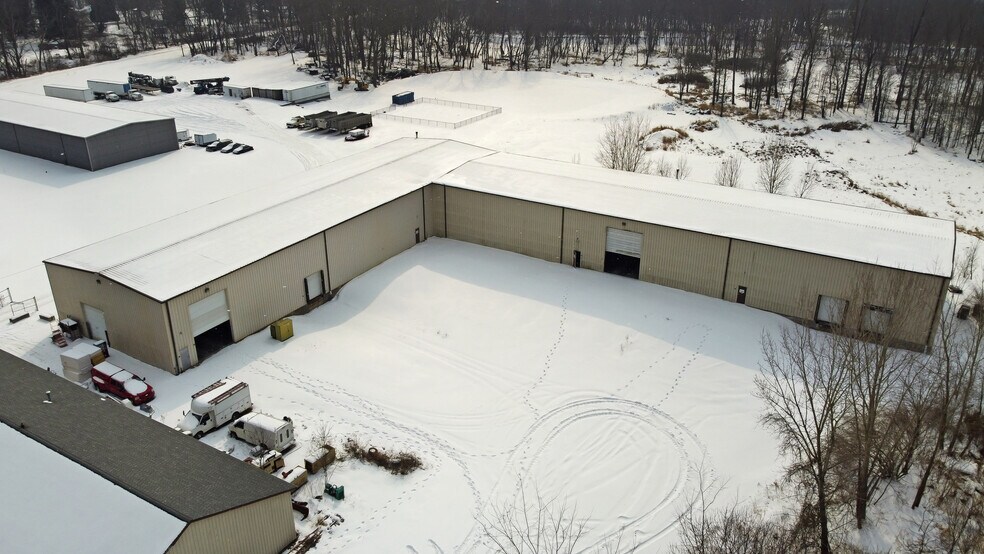More Photos Of 3000 S 1st St, Clinton Manufacturing For Sale