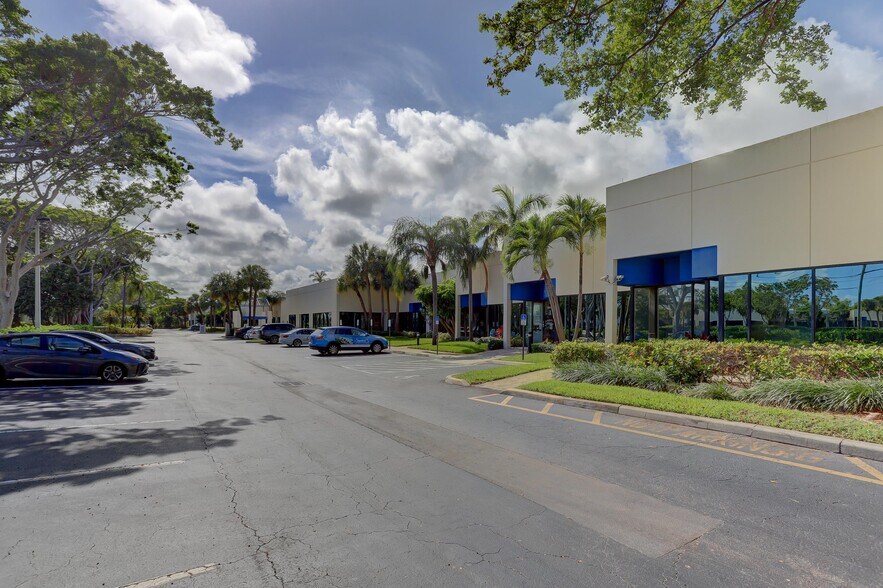More Photos Of 901-925 Clint Moore Rd, Boca Raton Loft Creative Space For Lease