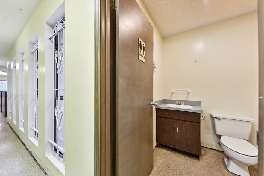 More Photos Of 10569 Lem Turner Rd, Jacksonville Medical For Sale