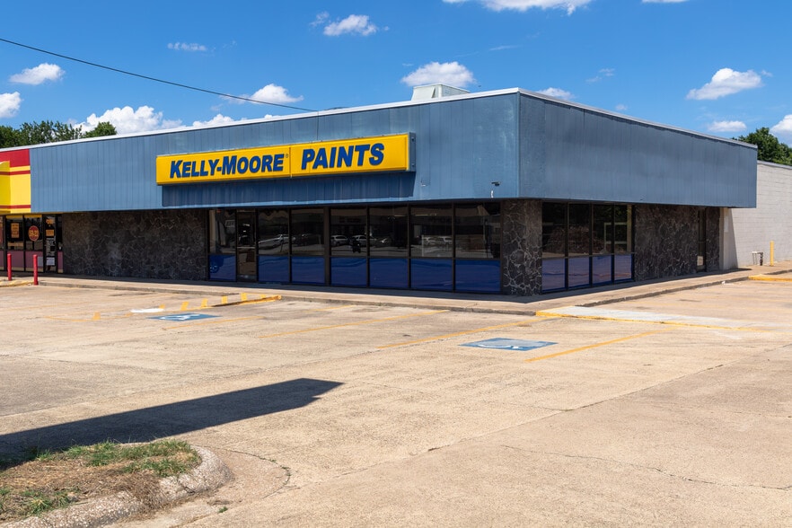 More Photos Of 3101 Alta Mere Dr, Fort Worth Freestanding For Lease