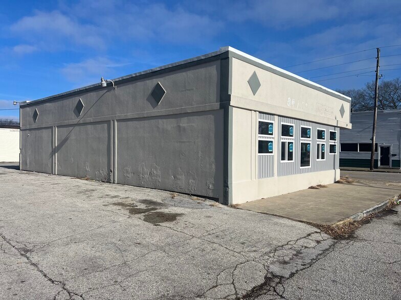 More Photos Of 1322 Howell St, Lafayette Office For Sale