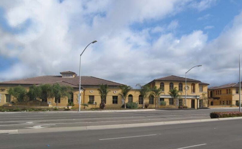 More Photos Of 411-421 E Betteravia Rd, Santa Maria Office Residential For Lease