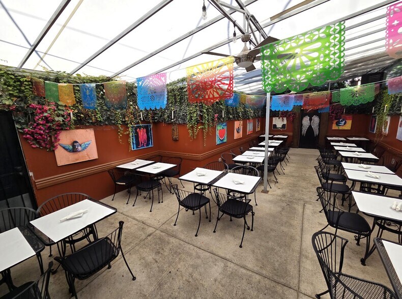 More Photos Of 2914 N Clark St, Chicago Apartments For Lease