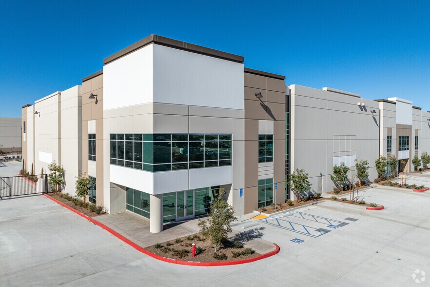 Primary Photo Of 33580 Zeiders Rd, Menifee Distribution For Sale