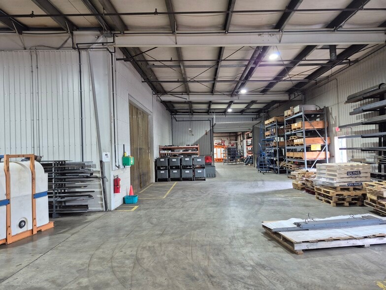 More Photos Of 280 Centre St, Petrolia Manufacturing For Lease