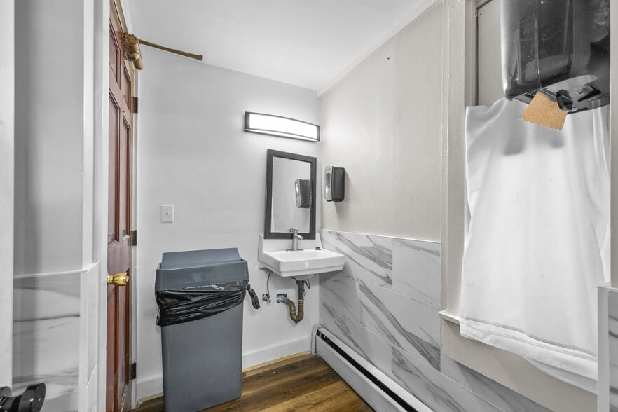 More Photos Of 488 South St, Hyannis Restaurant For Sale