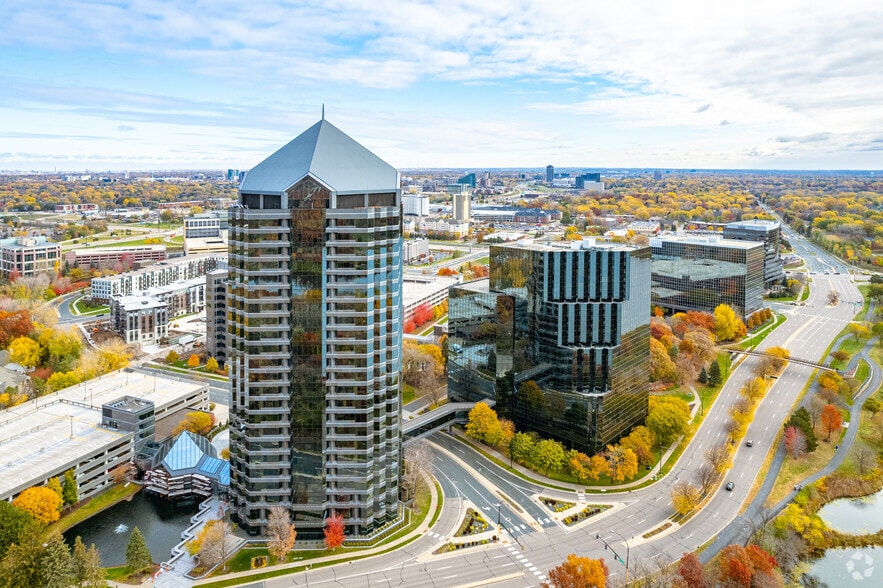 More Photos Of 8400 Normandale Lake Blvd, Bloomington Coworking Space