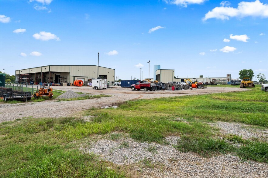More Photos Of 12400 S Sunnylane Rd, Moore Manufacturing For Lease