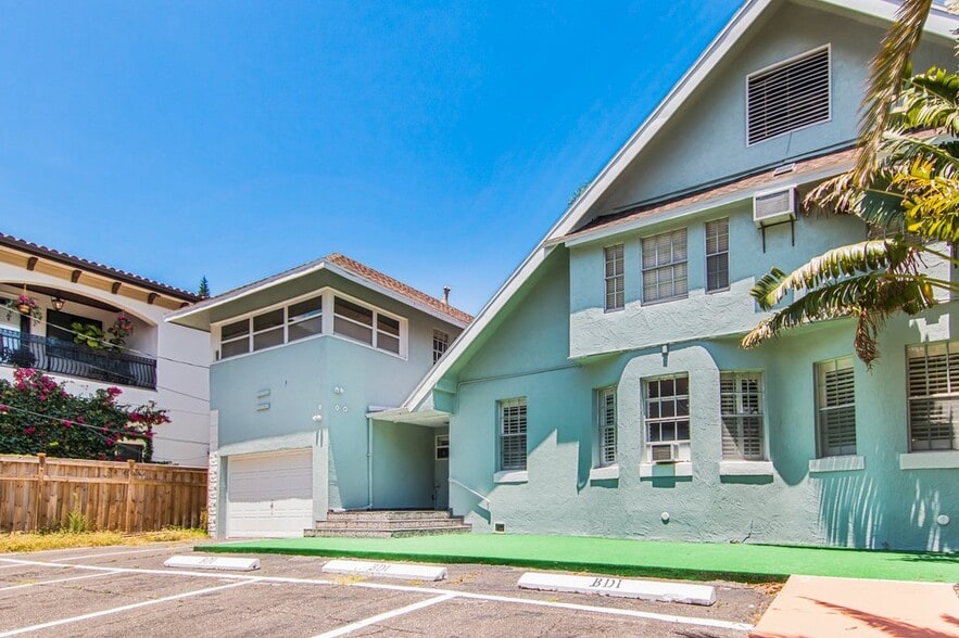 More Photos Of 532 Beach Dr NE, Saint Petersburg Hospitality For Sale