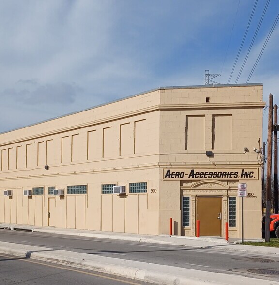 Primary Photo Of 300 Fredericksburg Rd, San Antonio Warehouse For Lease